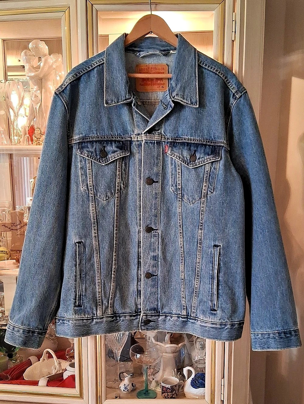 Levi's Vintage Light Blue Denim Jacket.XL. Great Condition. Back Of Button #3937